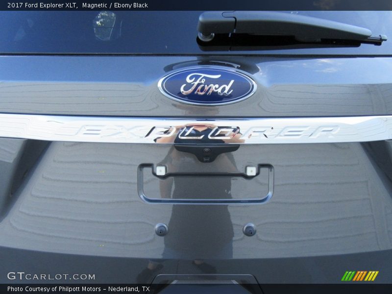 Magnetic / Ebony Black 2017 Ford Explorer XLT