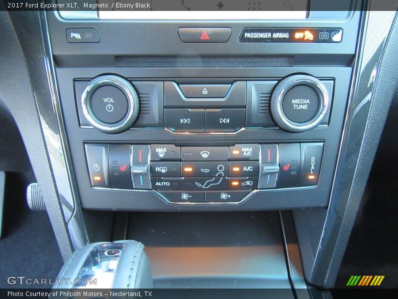 Magnetic / Ebony Black 2017 Ford Explorer XLT
