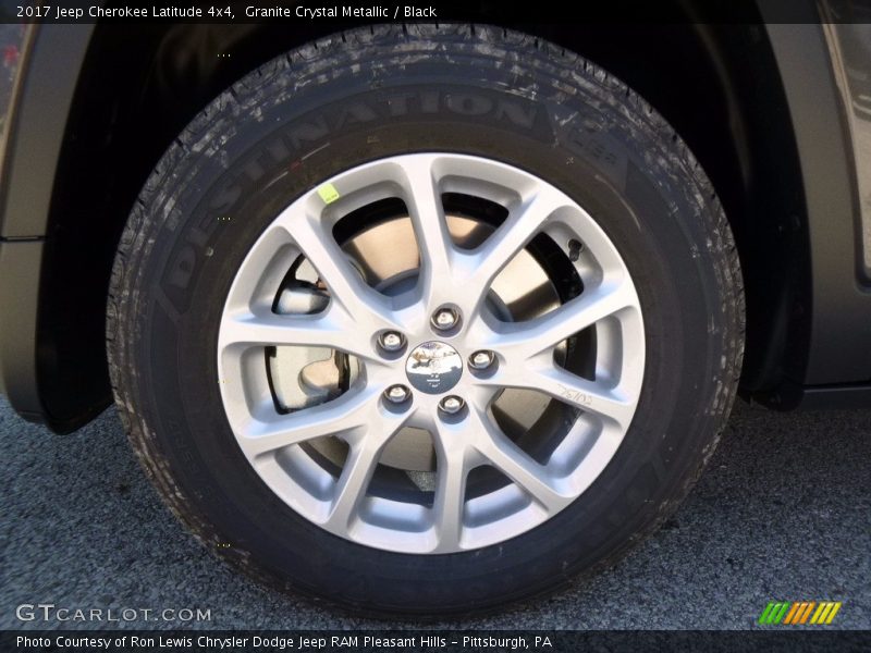 Granite Crystal Metallic / Black 2017 Jeep Cherokee Latitude 4x4