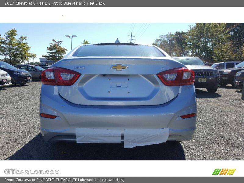 Arctic Blue Metallic / Jet Black 2017 Chevrolet Cruze LT