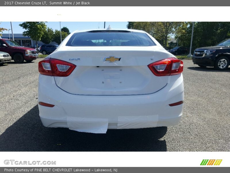 Summit White / Jet Black 2017 Chevrolet Cruze LT