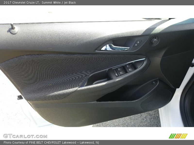 Summit White / Jet Black 2017 Chevrolet Cruze LT