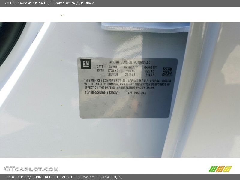 Summit White / Jet Black 2017 Chevrolet Cruze LT