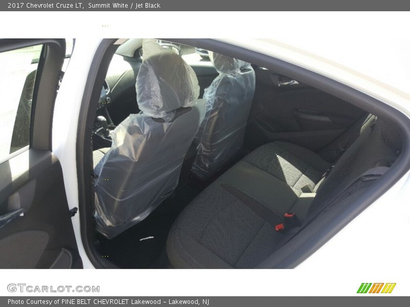Summit White / Jet Black 2017 Chevrolet Cruze LT