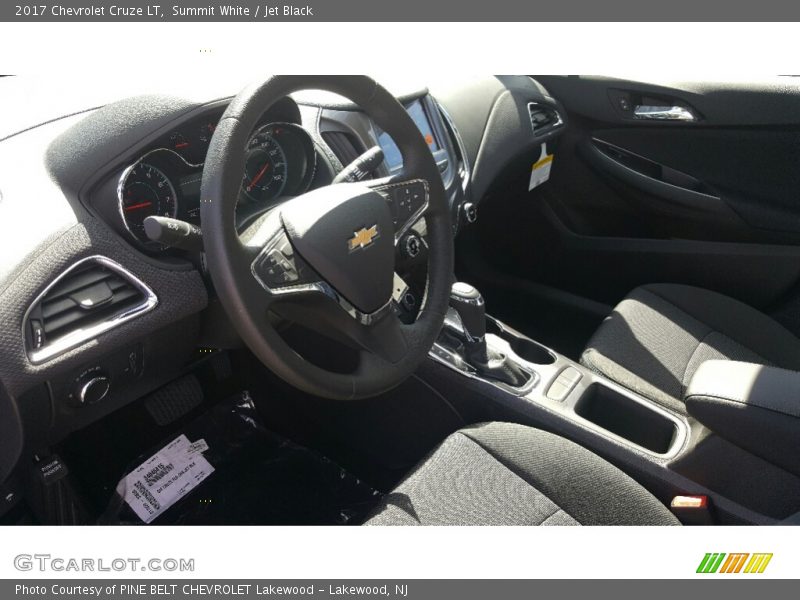 Summit White / Jet Black 2017 Chevrolet Cruze LT
