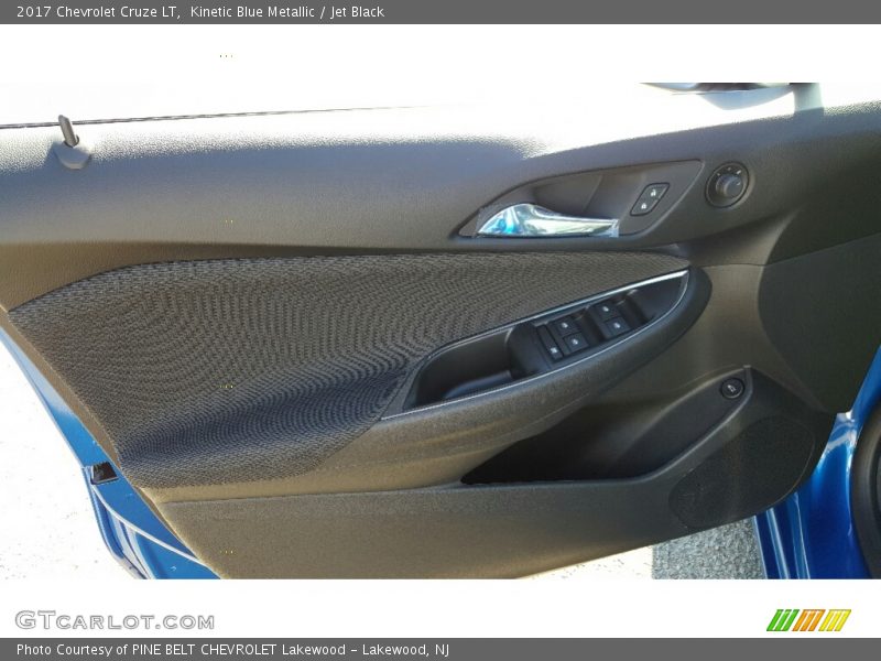Kinetic Blue Metallic / Jet Black 2017 Chevrolet Cruze LT