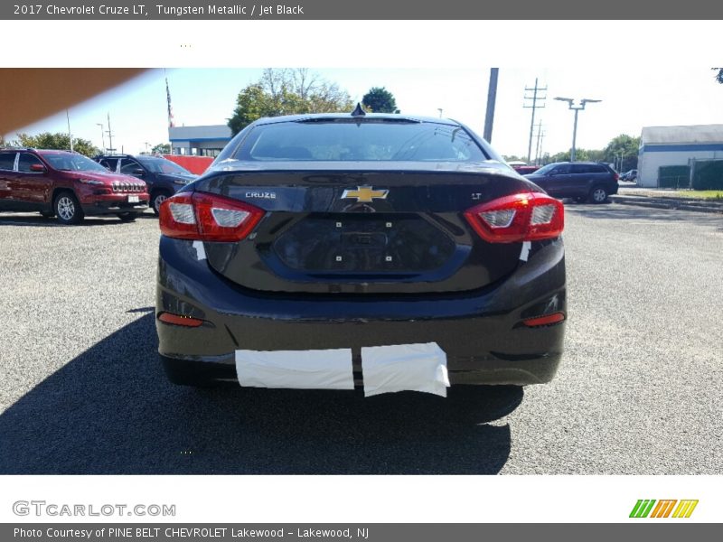 Tungsten Metallic / Jet Black 2017 Chevrolet Cruze LT