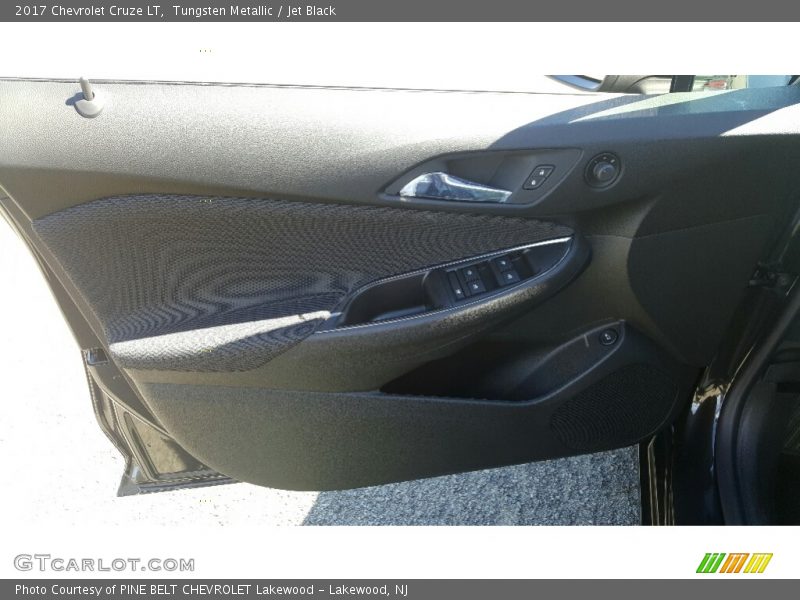 Tungsten Metallic / Jet Black 2017 Chevrolet Cruze LT