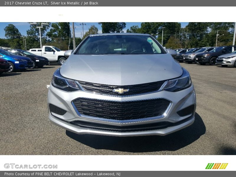 Silver Ice Metallic / Jet Black 2017 Chevrolet Cruze LT