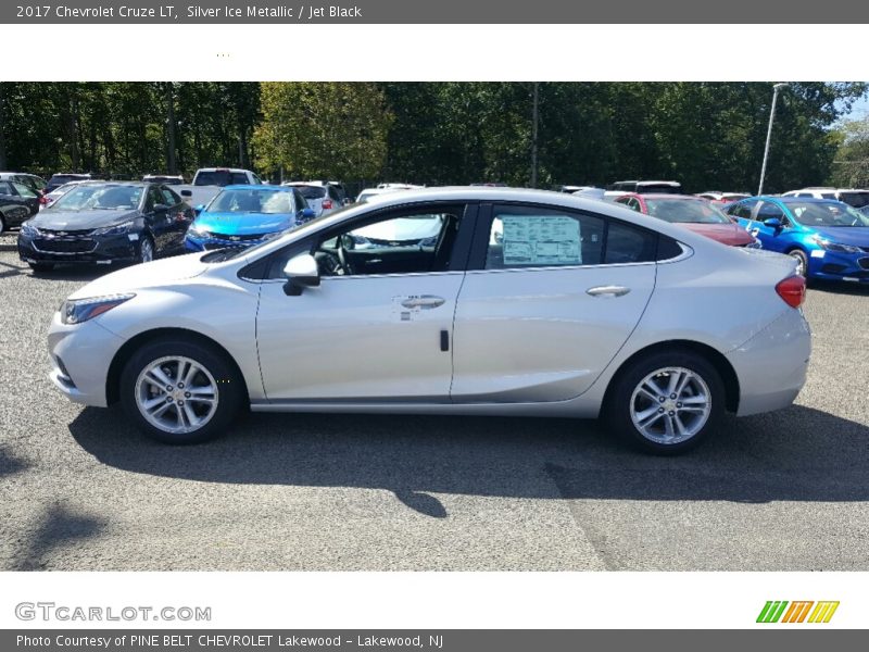 Silver Ice Metallic / Jet Black 2017 Chevrolet Cruze LT