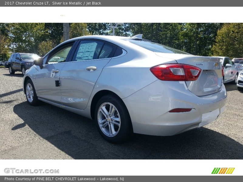 Silver Ice Metallic / Jet Black 2017 Chevrolet Cruze LT