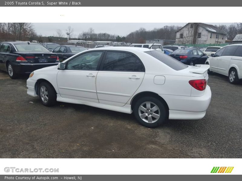 Super White / Black 2005 Toyota Corolla S