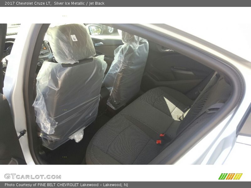 Silver Ice Metallic / Jet Black 2017 Chevrolet Cruze LT