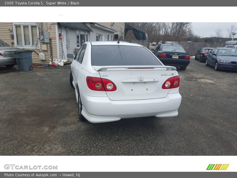 Super White / Black 2005 Toyota Corolla S