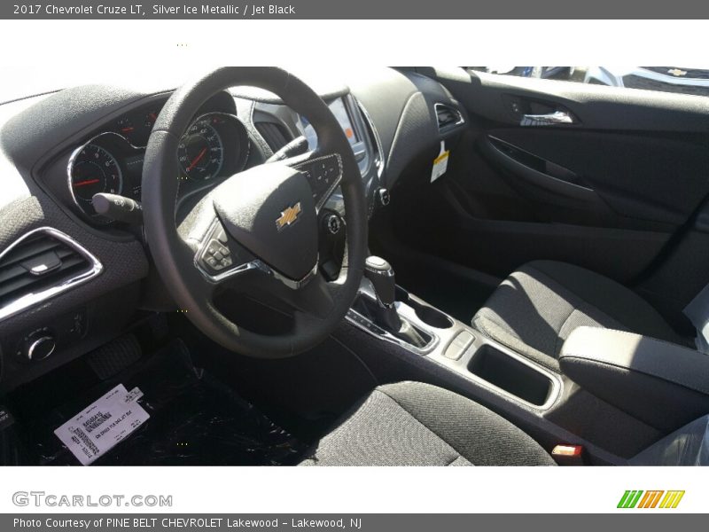Silver Ice Metallic / Jet Black 2017 Chevrolet Cruze LT