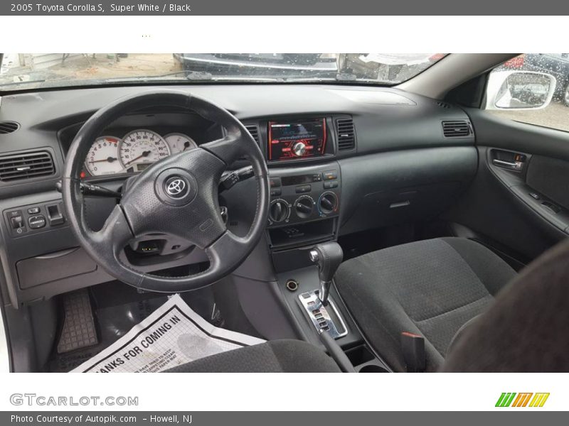 Super White / Black 2005 Toyota Corolla S