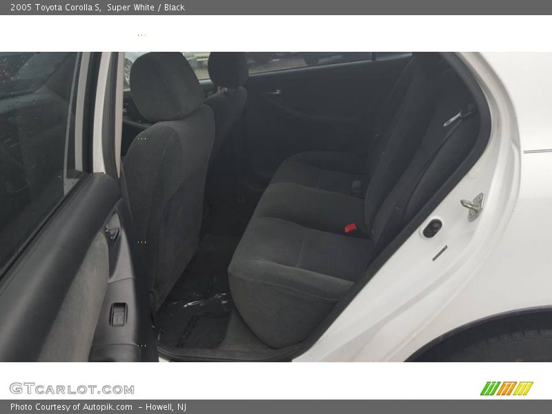Super White / Black 2005 Toyota Corolla S