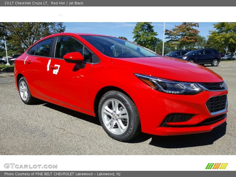 Front 3/4 View of 2017 Cruze LT