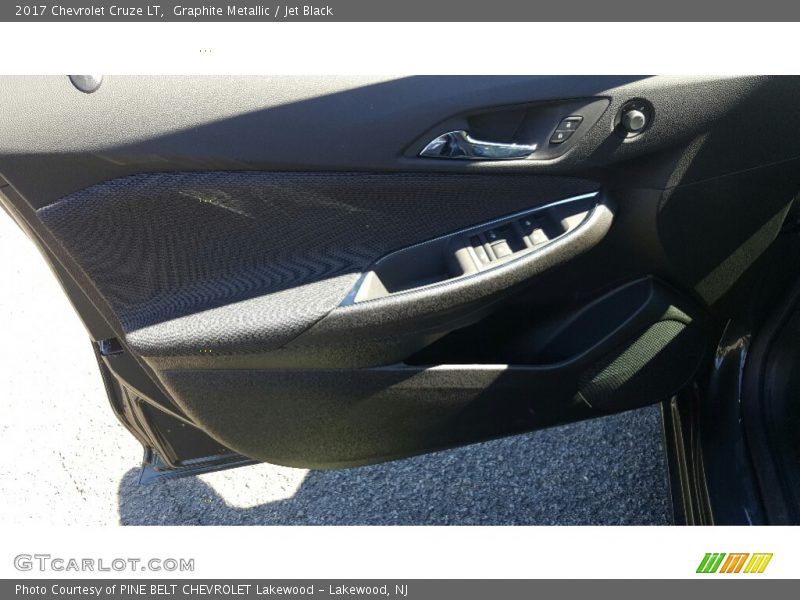 Graphite Metallic / Jet Black 2017 Chevrolet Cruze LT