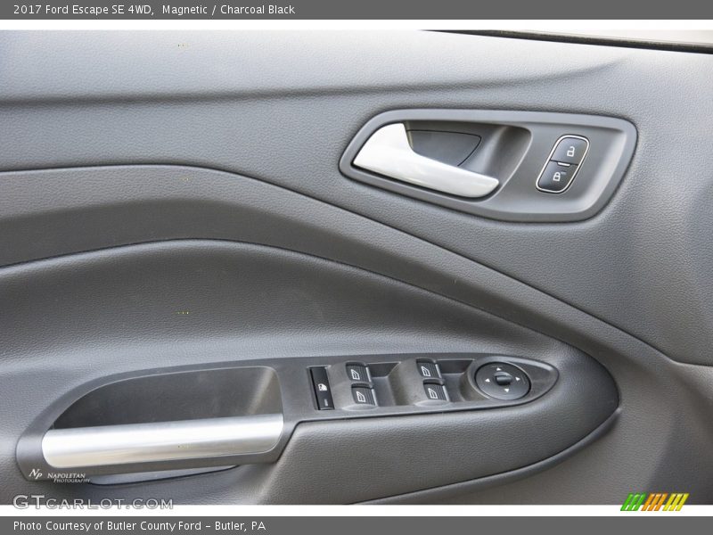 Magnetic / Charcoal Black 2017 Ford Escape SE 4WD