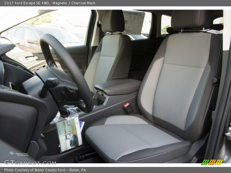 Magnetic / Charcoal Black 2017 Ford Escape SE 4WD