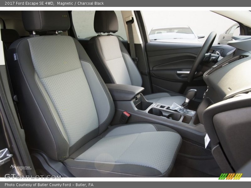 Magnetic / Charcoal Black 2017 Ford Escape SE 4WD