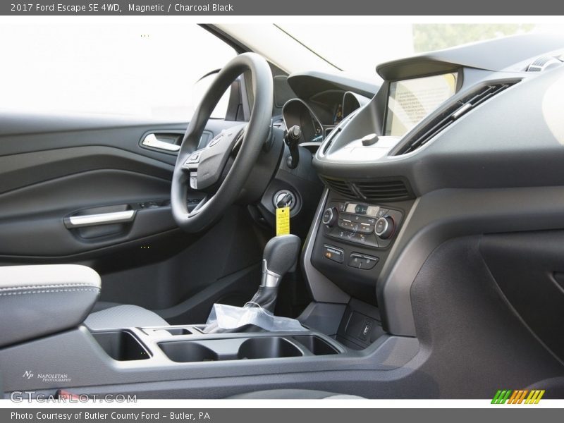 Magnetic / Charcoal Black 2017 Ford Escape SE 4WD