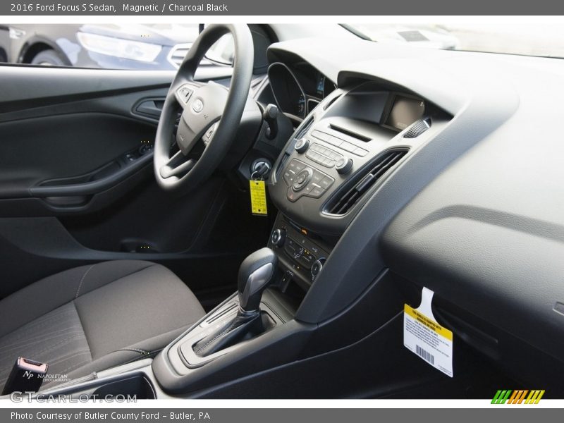 Magnetic / Charcoal Black 2016 Ford Focus S Sedan