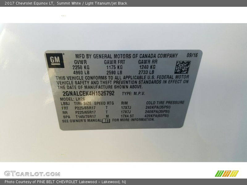 Summit White / Light Titanium/Jet Black 2017 Chevrolet Equinox LT