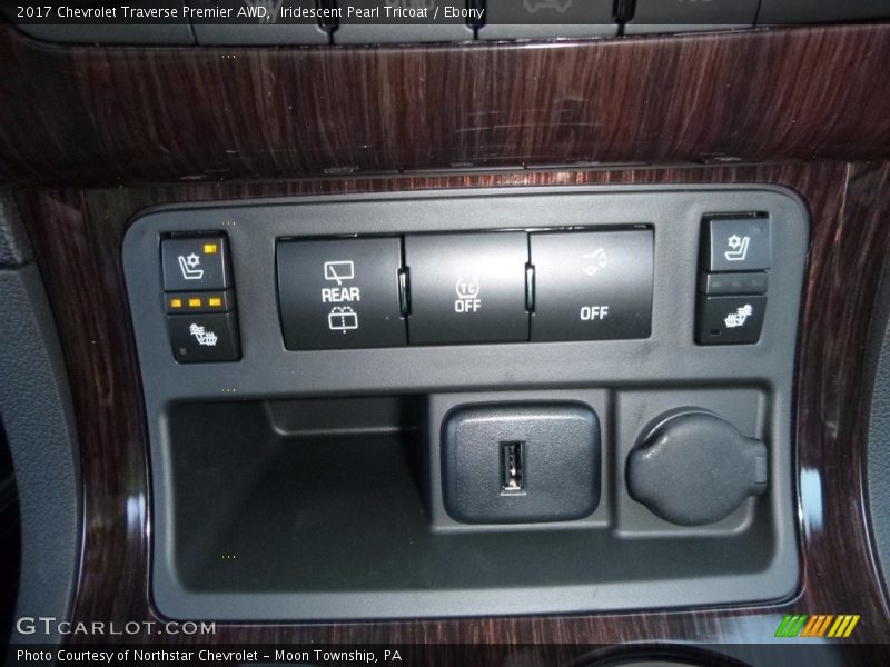 Iridescent Pearl Tricoat / Ebony 2017 Chevrolet Traverse Premier AWD