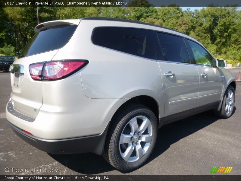 Champagne Silver Metallic / Ebony 2017 Chevrolet Traverse LT AWD