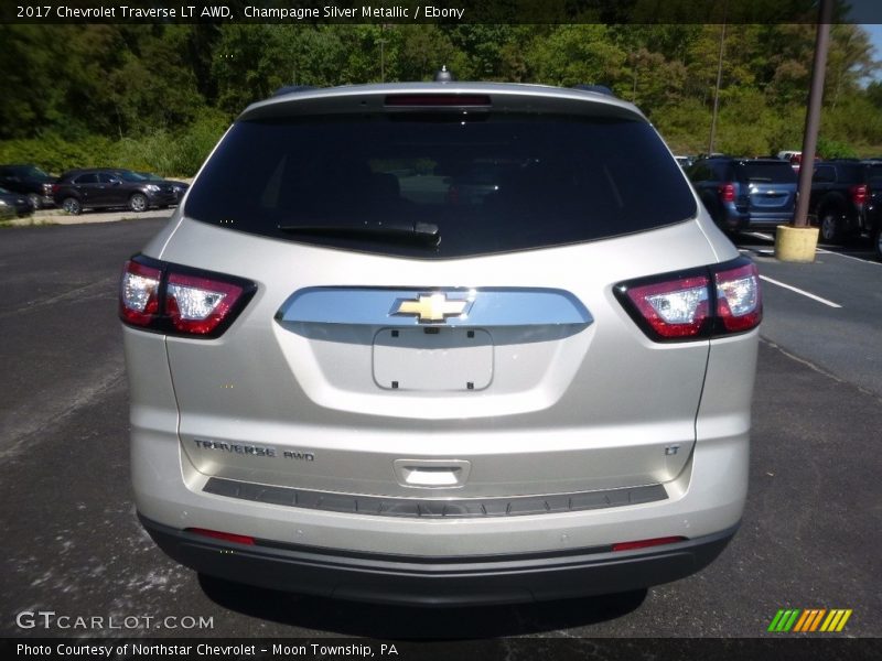 Champagne Silver Metallic / Ebony 2017 Chevrolet Traverse LT AWD
