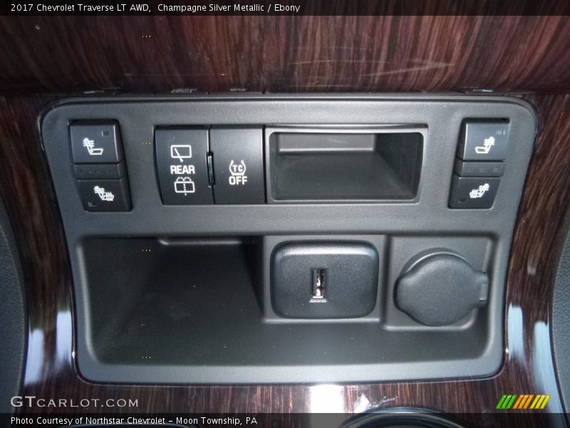 Champagne Silver Metallic / Ebony 2017 Chevrolet Traverse LT AWD