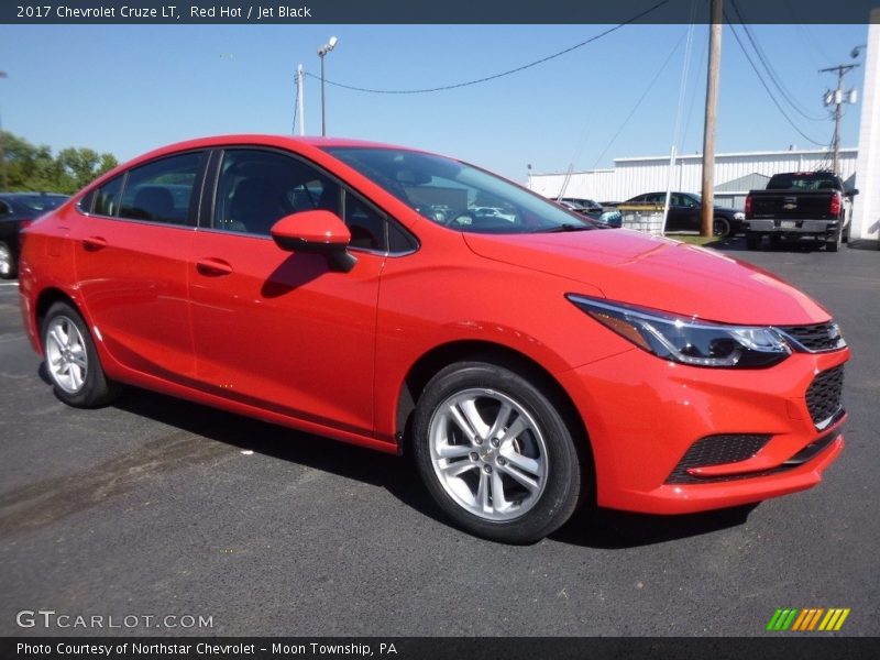 Front 3/4 View of 2017 Cruze LT