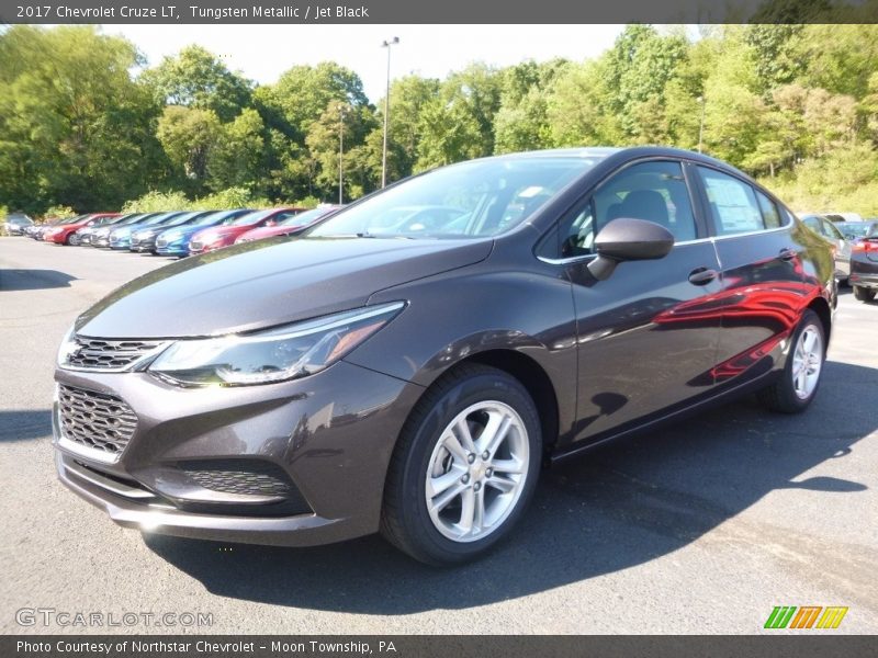 Front 3/4 View of 2017 Cruze LT