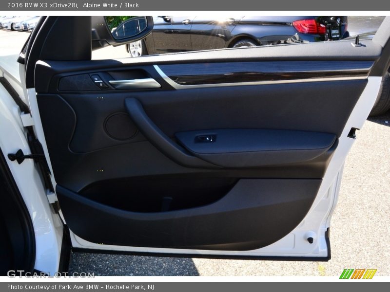 Alpine White / Black 2016 BMW X3 xDrive28i