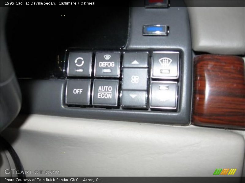 Cashmere / Oatmeal 1999 Cadillac DeVille Sedan
