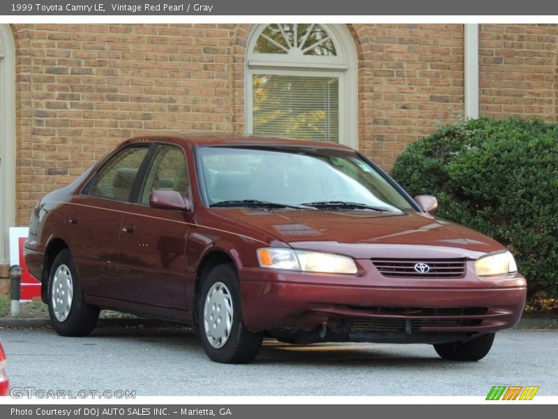 Front 3/4 View of 1999 Camry LE