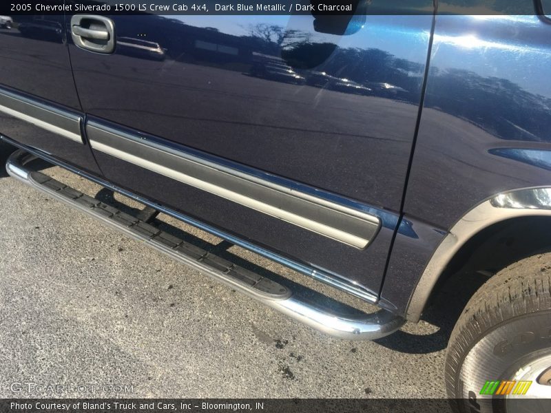 Dark Blue Metallic / Dark Charcoal 2005 Chevrolet Silverado 1500 LS Crew Cab 4x4