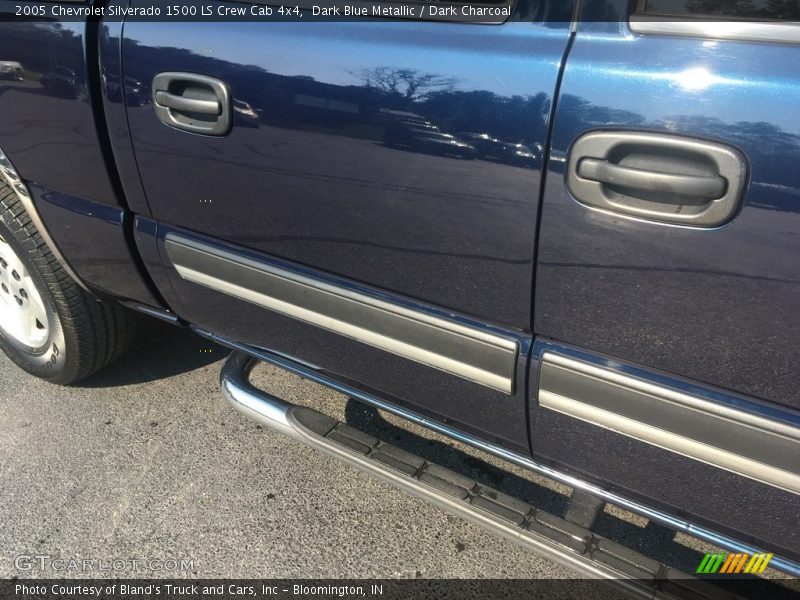 Dark Blue Metallic / Dark Charcoal 2005 Chevrolet Silverado 1500 LS Crew Cab 4x4