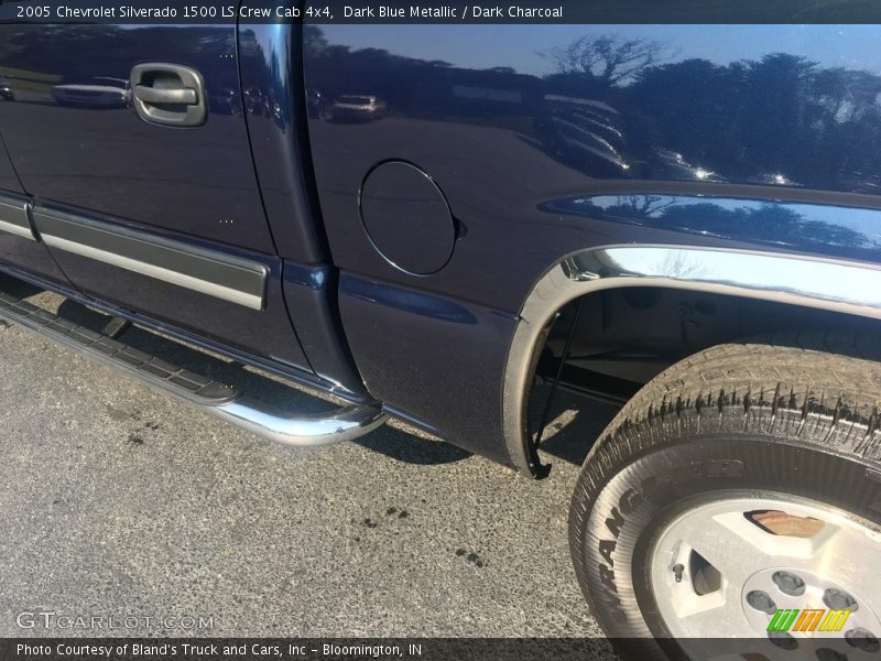 Dark Blue Metallic / Dark Charcoal 2005 Chevrolet Silverado 1500 LS Crew Cab 4x4