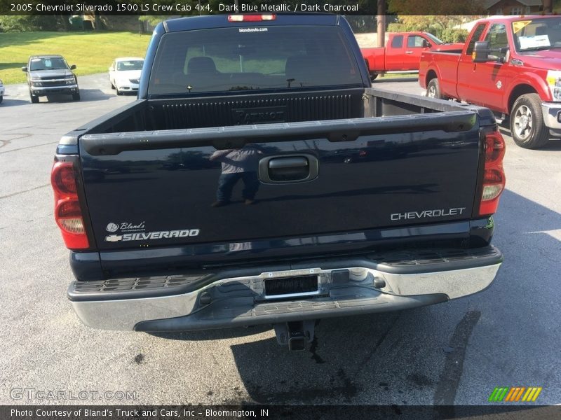 Dark Blue Metallic / Dark Charcoal 2005 Chevrolet Silverado 1500 LS Crew Cab 4x4