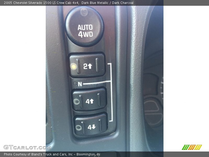 Dark Blue Metallic / Dark Charcoal 2005 Chevrolet Silverado 1500 LS Crew Cab 4x4