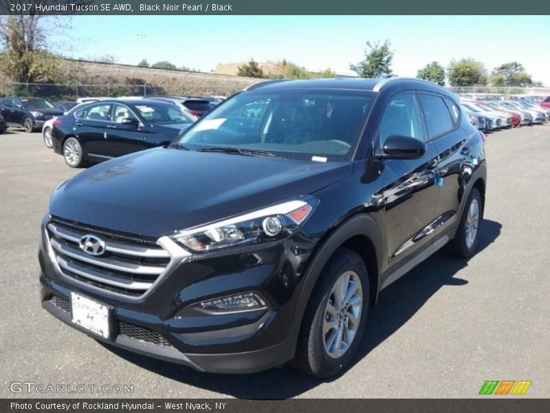 Black Noir Pearl / Black 2017 Hyundai Tucson SE AWD