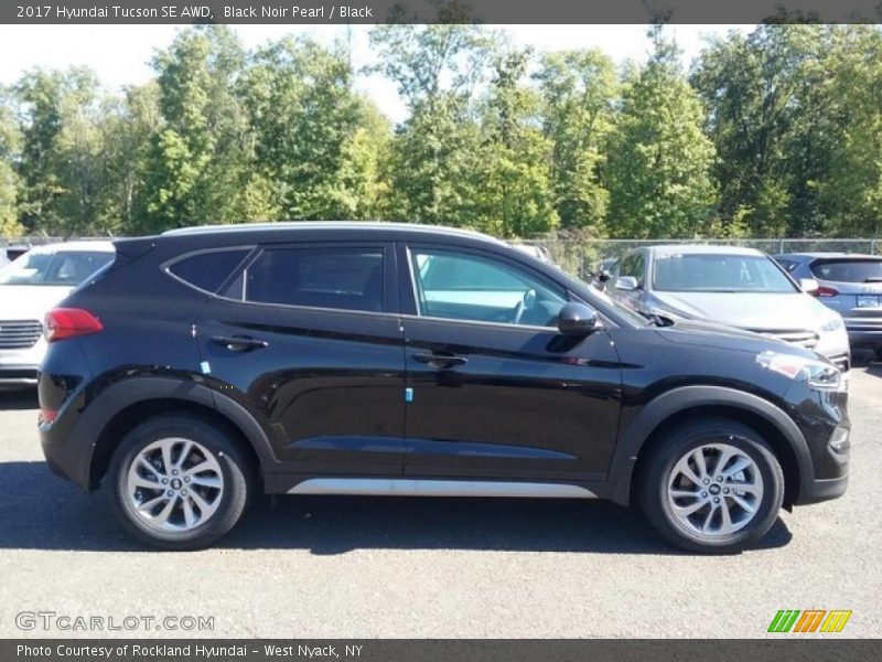 Black Noir Pearl / Black 2017 Hyundai Tucson SE AWD