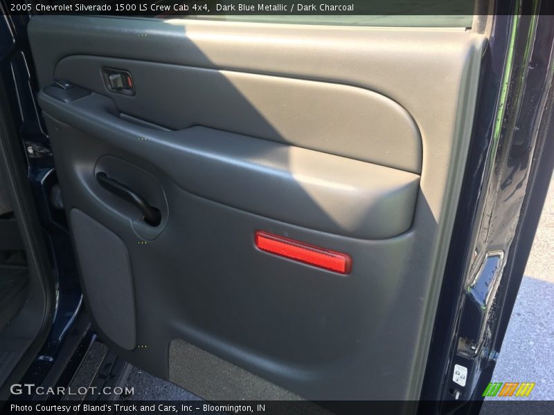 Dark Blue Metallic / Dark Charcoal 2005 Chevrolet Silverado 1500 LS Crew Cab 4x4