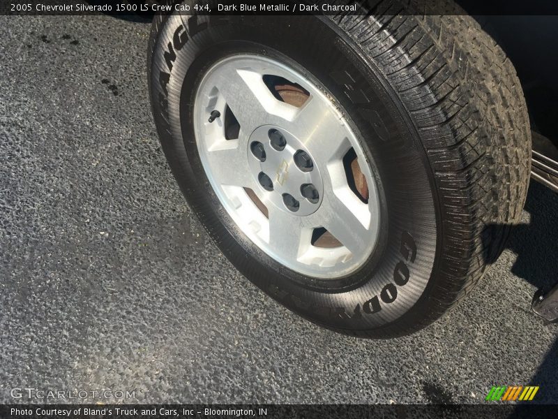 Dark Blue Metallic / Dark Charcoal 2005 Chevrolet Silverado 1500 LS Crew Cab 4x4