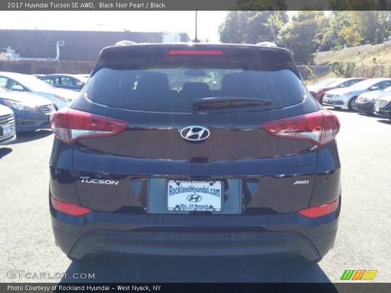 Black Noir Pearl / Black 2017 Hyundai Tucson SE AWD