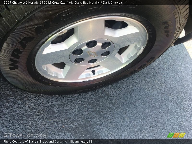 Dark Blue Metallic / Dark Charcoal 2005 Chevrolet Silverado 1500 LS Crew Cab 4x4