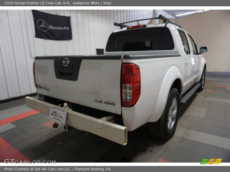 Avalanche White / Steel 2006 Nissan Frontier LE Crew Cab 4x4